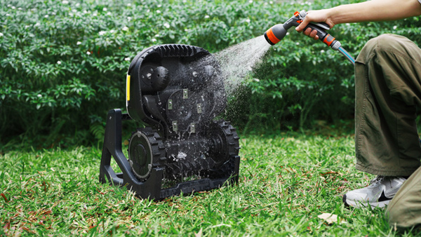 Kosiarka robotyczna Mammotion Yuka mini 2 1000 Yuka2mini_wodoszczelnosc