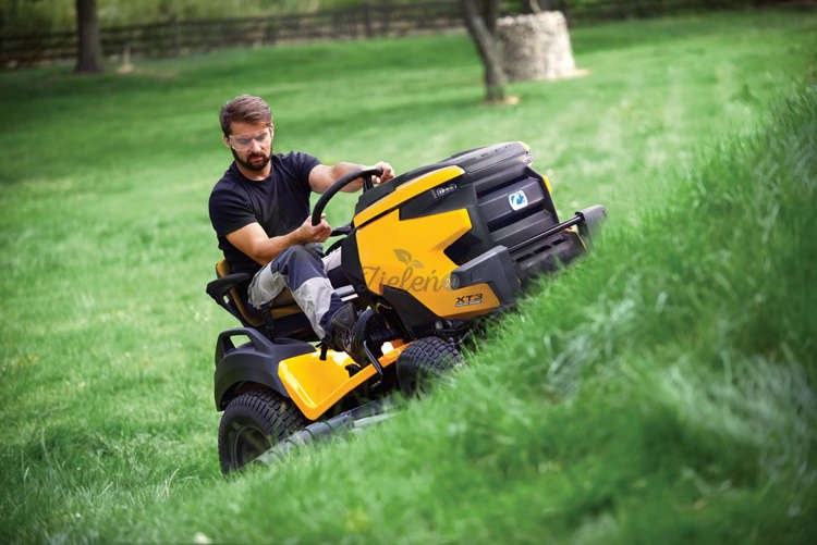 Traktor ogrodowy z wyrzutem bocznym Cub Cadet XT3 QS127